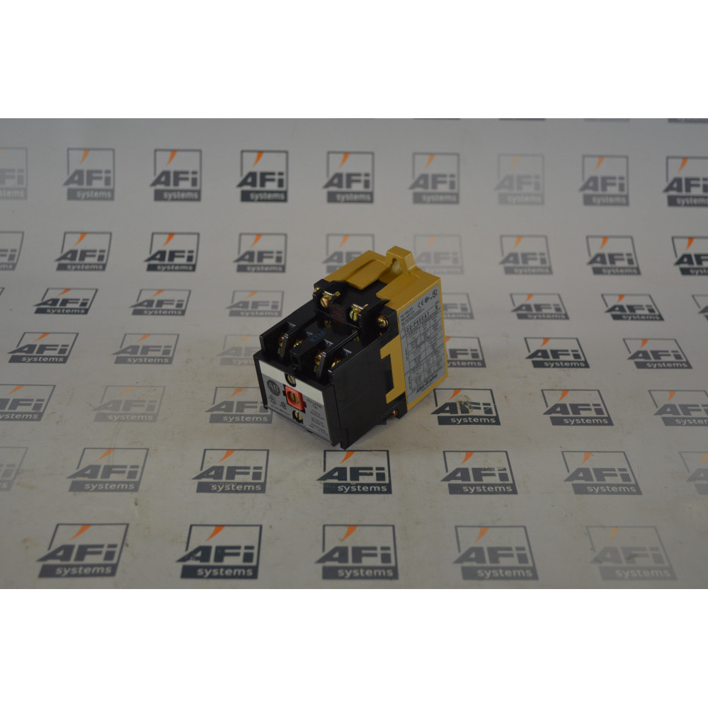 Allen-Bradley 700-P400A1 USED SURPLUS  RELAY  STANDARD CONTACT CARTRIDGE  AC OPERATED  RELAY RAIL MOUNT  4 NO