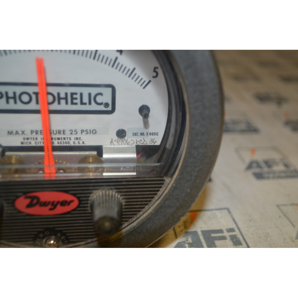 Dwyer Instruments 3005C PHOTOHELIC 0-5