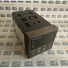 Honeywell DC300C-0-0B3-21-0000-0 Digital Temperature Controller