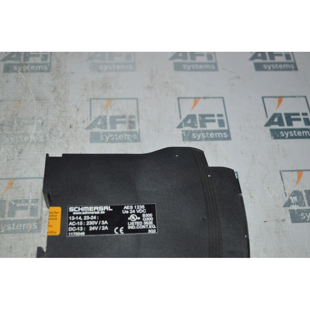  SCHMERSAL AES 1235 SAFETY CONTROLLER
