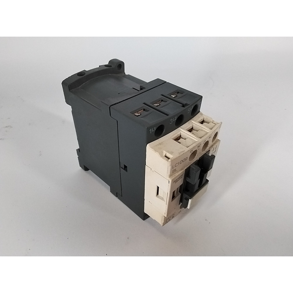 TeSys Deca contactor, 3 poles (3NO), for motor control applications up to 9A/690V AC-3/3e